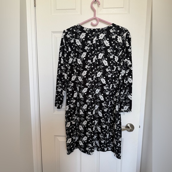 Old Navy Black and White Floral Long Sleeve Sheath dress- EUC XL petite - Picture 4 of 6
